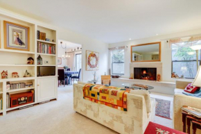 Charming Edmonds Townhouse Near Waterfront!